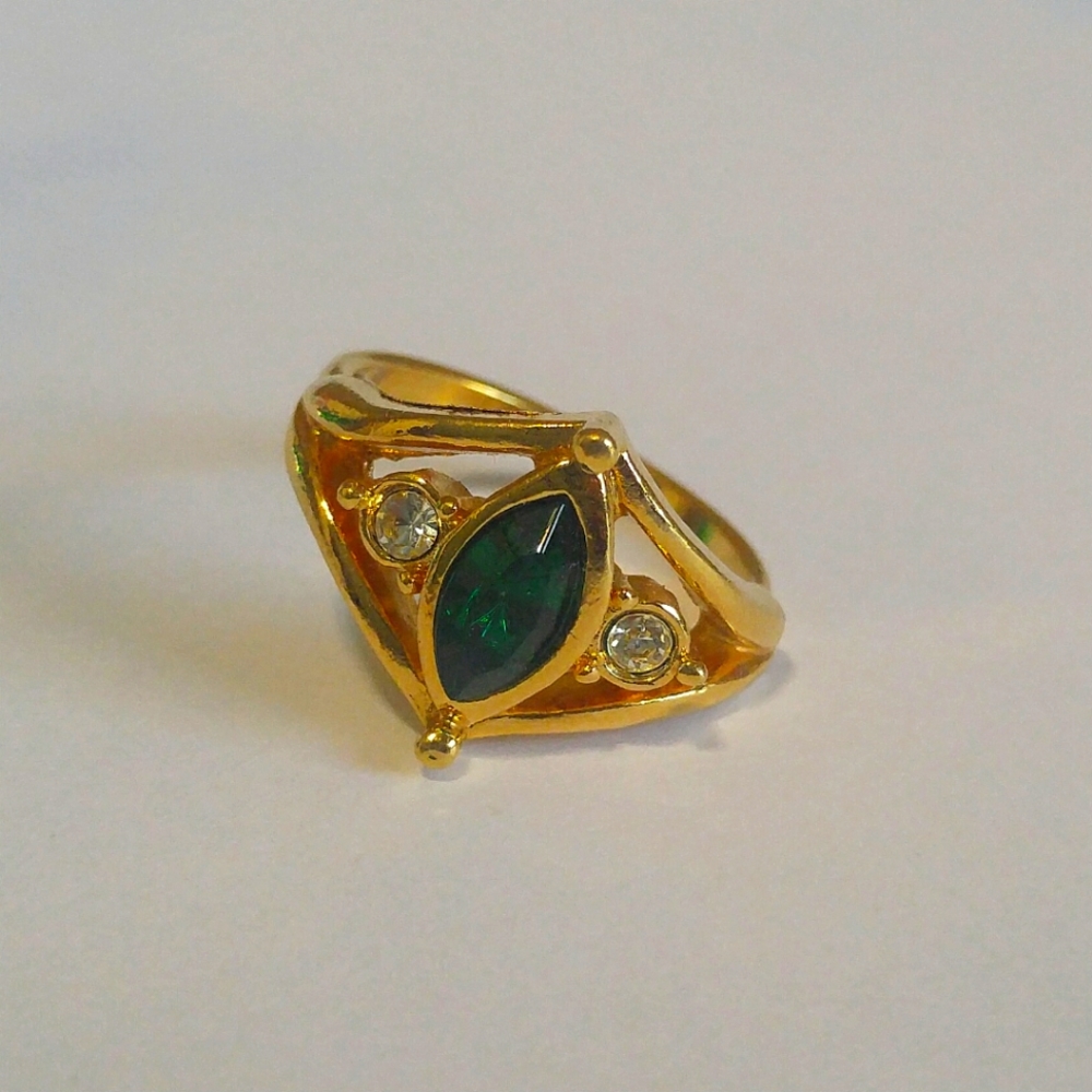 Vintage Avon Emeraldesque, Marquise Emerald, gold tone, size 9